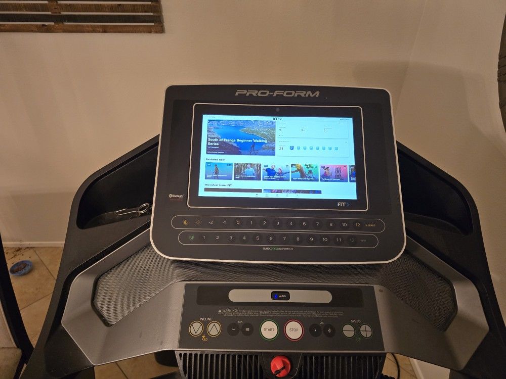 Proform Pro 5000 Smart Treadmill 