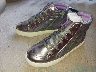 Girls Snickers Size 5, BRAND NEW!