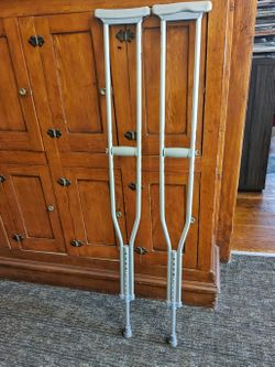 Medline Aluminum Crutches - Adult Tall 5'10" - 6'6"
