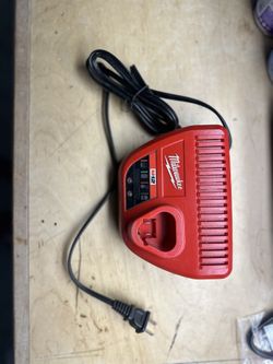 Milwaukee M12 Charger 
