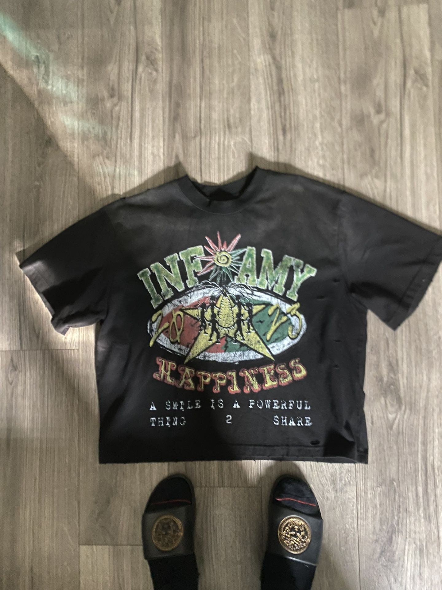 (NEW) BLACK INFAMY HAPPINESS T-SHIRT (SIZE MENS SMALL)