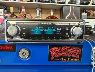 Old School Pioneer deh p6600 CD player with dolphins in excellent condition