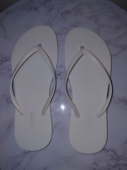 Size 7 white flip flops