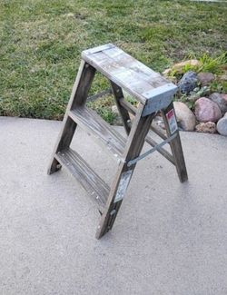 Wooden Ladder 2 ' Tall