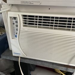 6000 Btu Air Conditioner In Great Working Condition Test It Before You Take It 