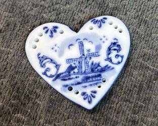 handmade vintage Delft Blue ceramic heart magnet