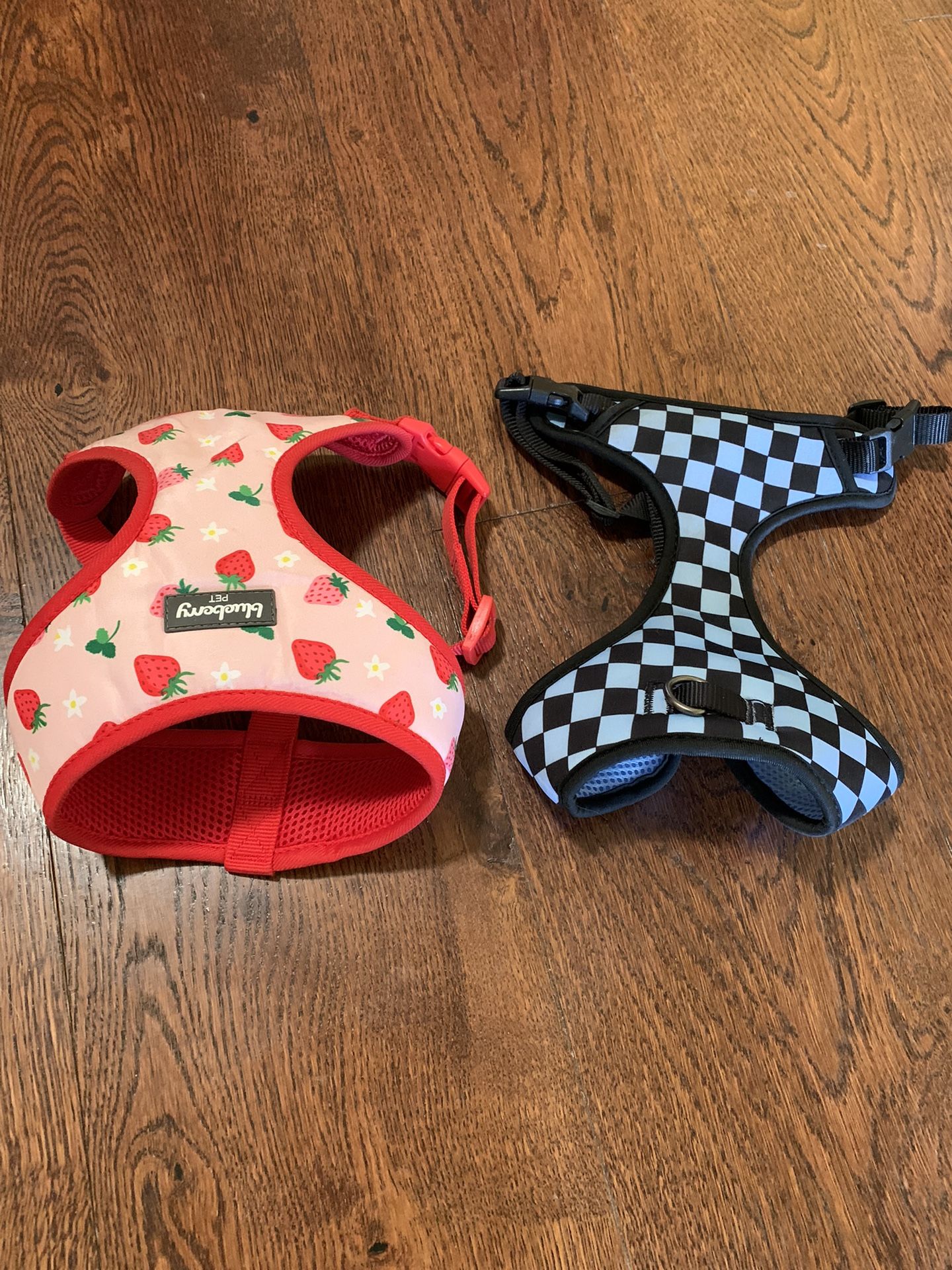 2 Dog Harnesses in Size Small ~ in Like New condition. Only tried on my dog!