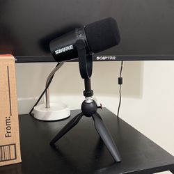 Shure MV7 USB Microphone with Tripod, for Podcasting, Recording, Streaming & Gaming, Built-In Headphone Output, All Metal USB/XLR Dynamic Mic