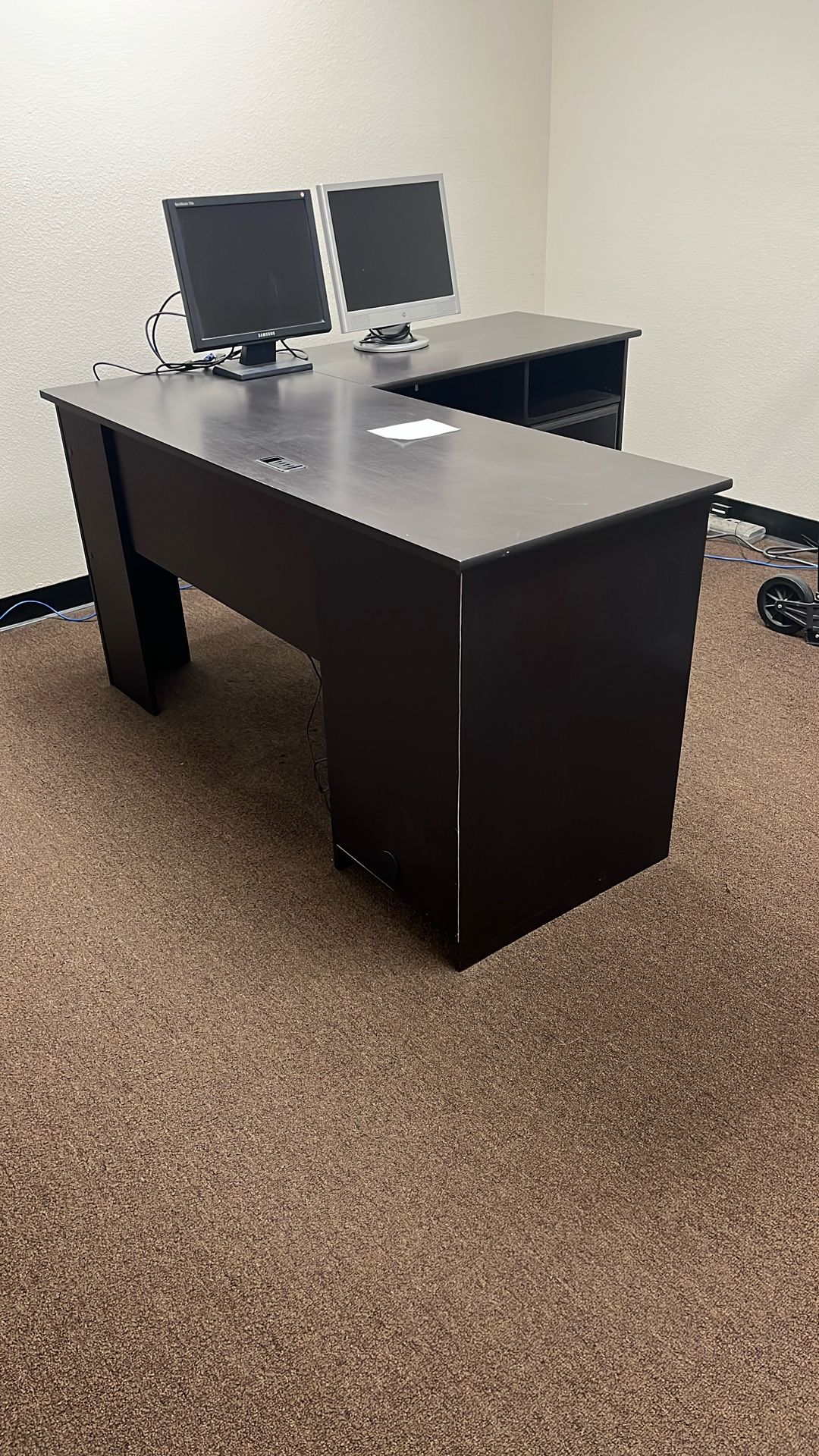 Free desk With Right Hand Return