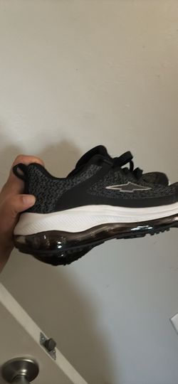 Avia tennis shoes