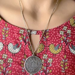 Vintage Mexico  Mayan Aztec Calendar Sterling Silver Pendant Chain Necklace. 