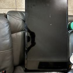2 Samsung TVs Both Work. 1 Remote