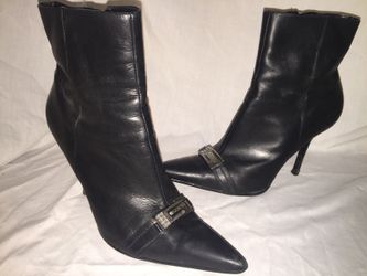 Black leather guess ankle boots size 10