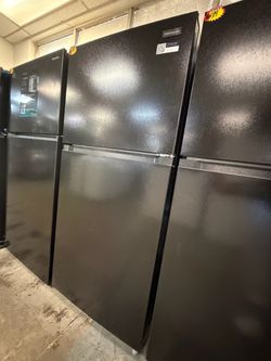 New Frigidaire top freezer 18 cu ft