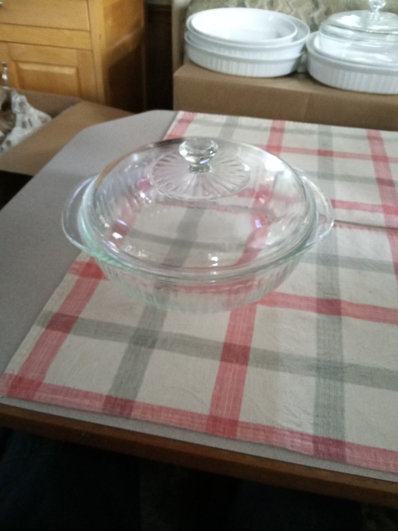 Vintage Pyrex Two Quart Casserole Bowl With Lid