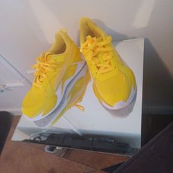 GIRLZZZZZZ SIZE 2 PUMA