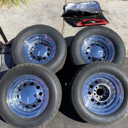 5 hole universal wheels with Mickey Thomson’s in the rears...