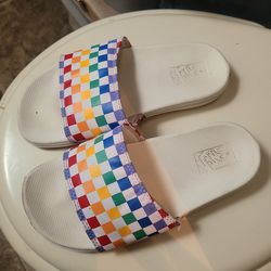 VANS SLIDES!! SZ.4 KIDS
