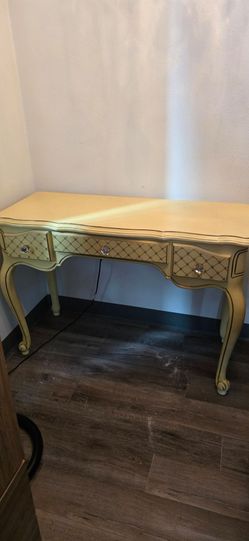 Desk/ vanity