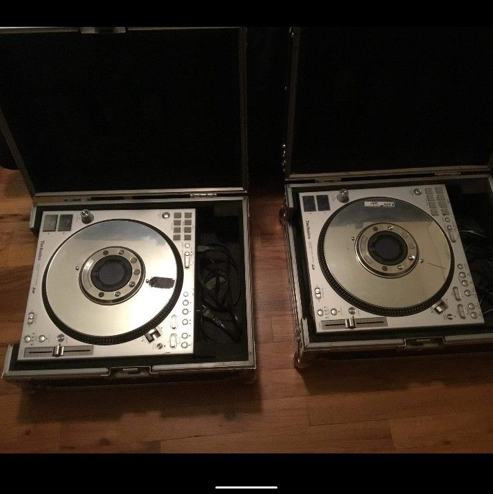Two Technics Sldz 1200 With Cases Excellent Shape