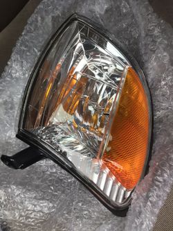2001 to 2005 Toyota Tundra signal light