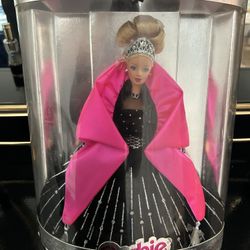 Barbie 1998 Happy Holidays Special Edition 