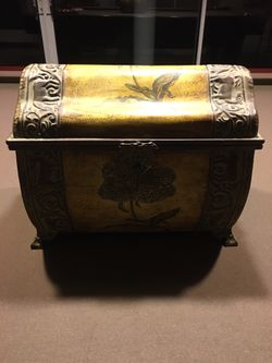 Decorative chest