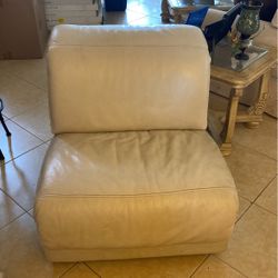 Leather Electric recliner, Great condition
