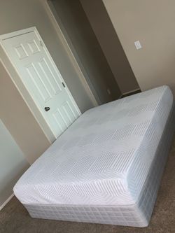 QUEEN MEMORY FOAM MATTRESS AND FREE BOX SPRING