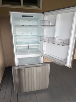 Midea 18.7 Cu. Ft Stainless, first person that brings $140 now take it Costa Mesa