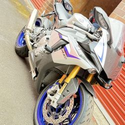 2016 Yamaha R1M