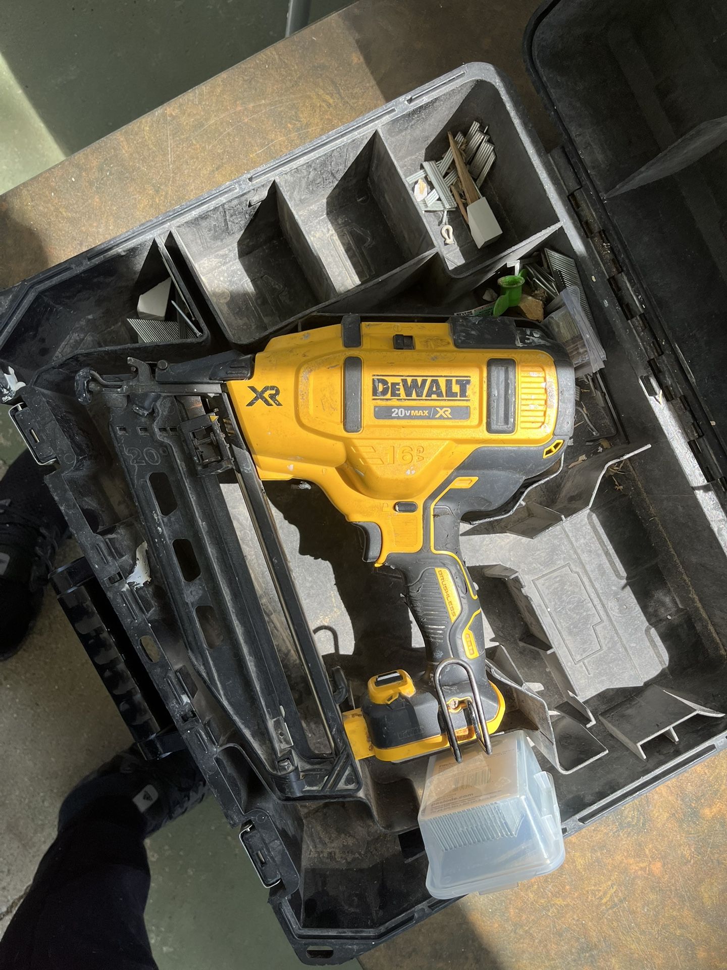 Dewalt Cordless 16 Gauge Brad Nailer