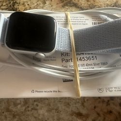Apple SE 40 Mm Silver Watch
