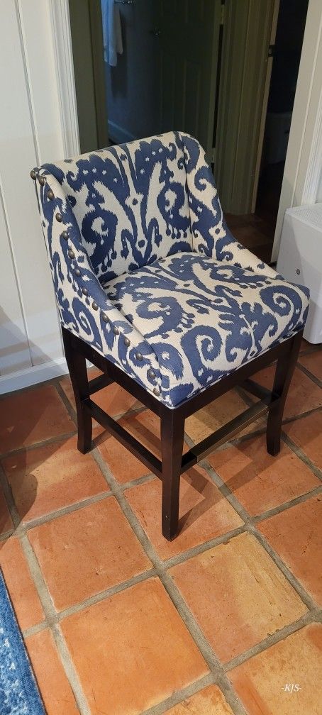 Swiveling Counter Stools