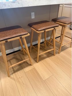 3 Counter height bar stools - great condition