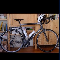 Focus Izalco Max Carbon Road Bike + Ultegra Di2 + Gear Bundle