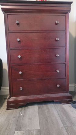 Drawer chest with jewelry top