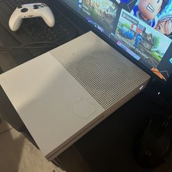 Xbox One S + Keyboard & Mouse