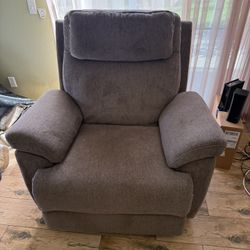 Like New Jerome’s Power Recliner With Built In Charger ports