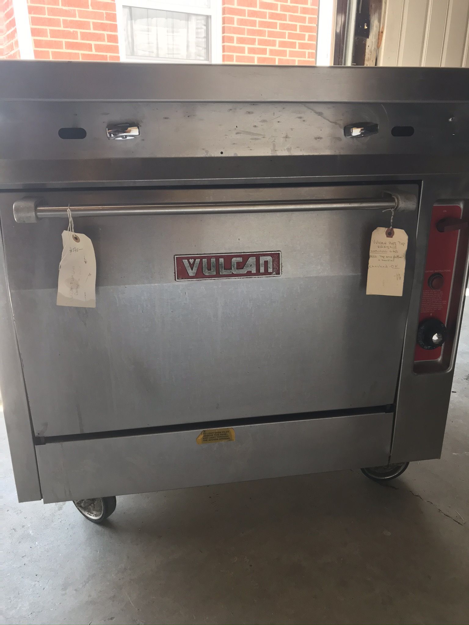 Commercial gas stove