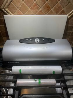 FoodSaver V1205 Vacuum Sealer with Bag Rolls