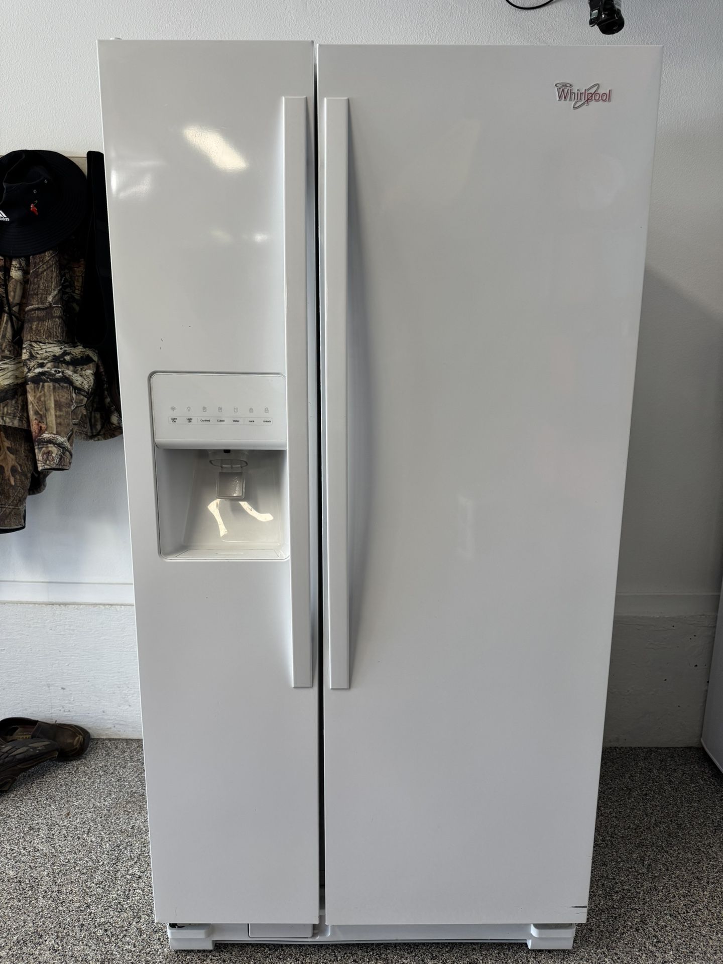 Whirlpool Refrigerator Works Great. Super Clean