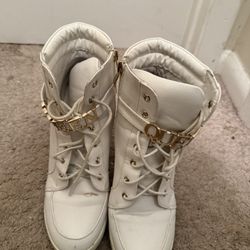 🤍 White Wedge Boots - Size 9.5W - 1.5" Hidden Wedge 🤍