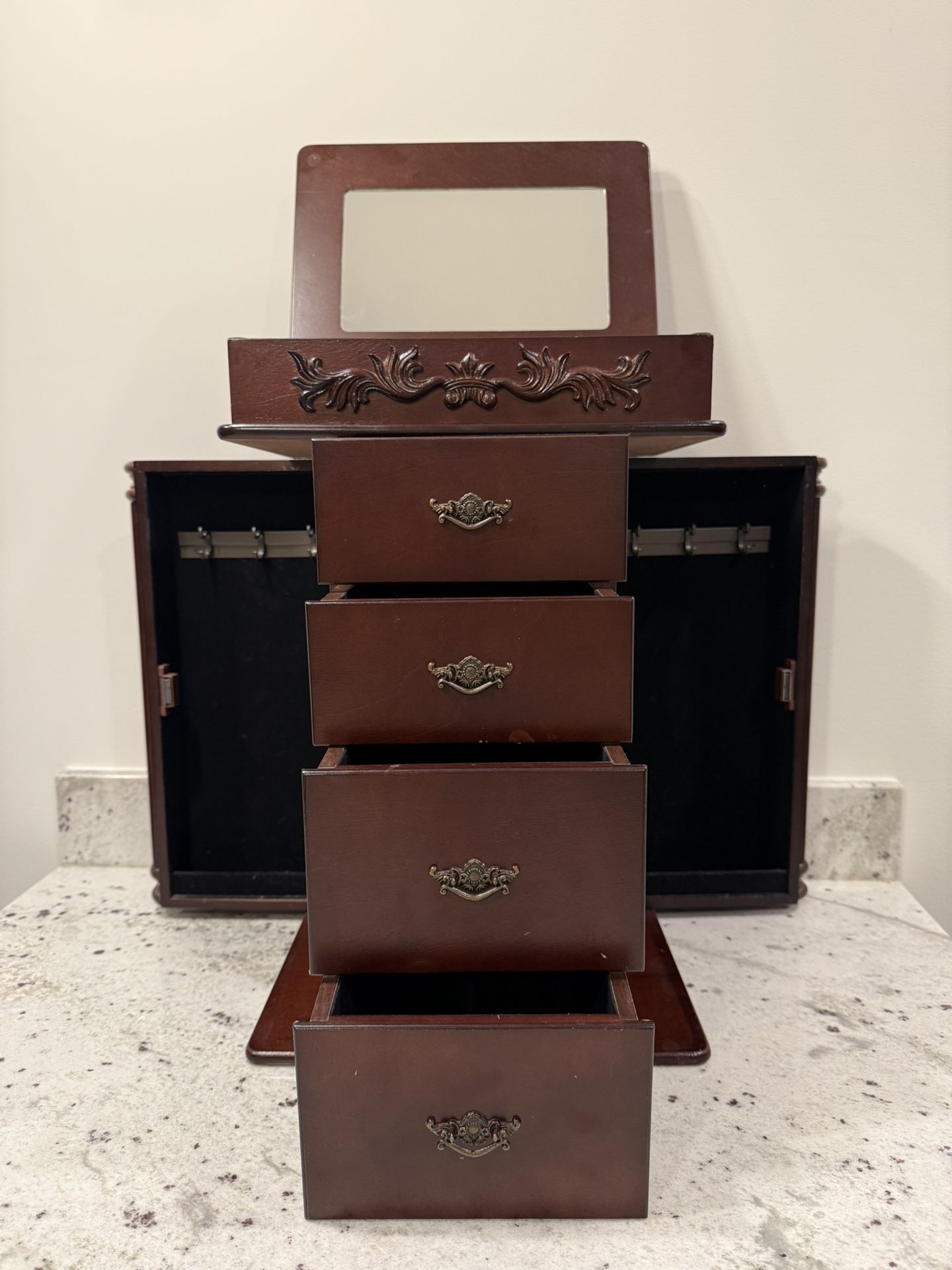 Dresser Jewelry Stand