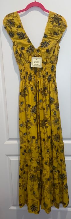 NEW /    This Yellow floral-printed maxi dress from the designer brand -La Tribu du Soleil ,