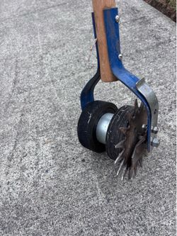 Manual grass edger wood handle