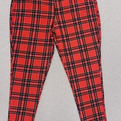 🔥 RED PLAID SKINNY PANTS 🔥