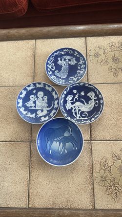 4 Vintage Royal Copenhagen Plates Excellent condion