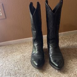 Woman’s Justin Boots 