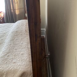 6 Piece Queen Great Conditi Ashley’s Furniture Broshtan Design Bed Set, Mattress And Movable Base